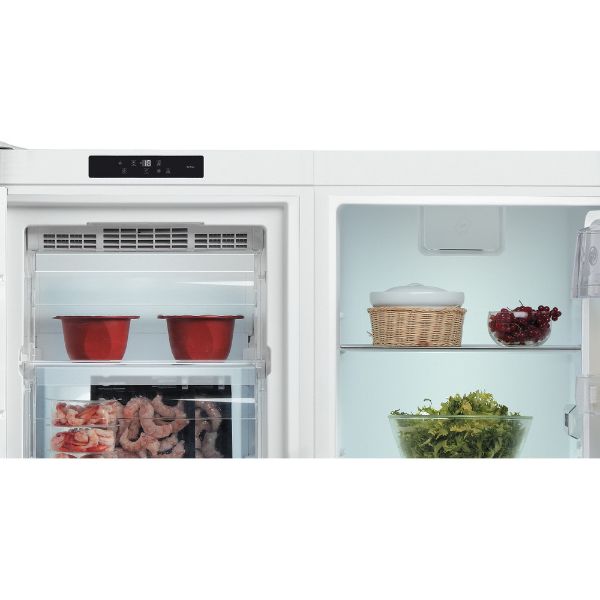 Hotpoint UH6F2CW Freestanding Tall Freezer_upper shelves