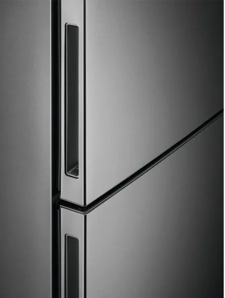 AEG RCB632E2MX 6000 TwinTech® Freestanding Frost Free Fridge Freezer in Stainless Steel_handles