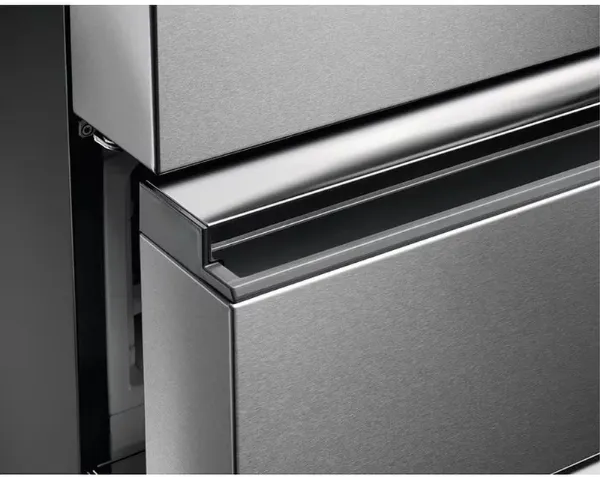 AEG RMB954E9VX 9000 MultiSwitch Freestanding Plumbed Fridge Freezer_door