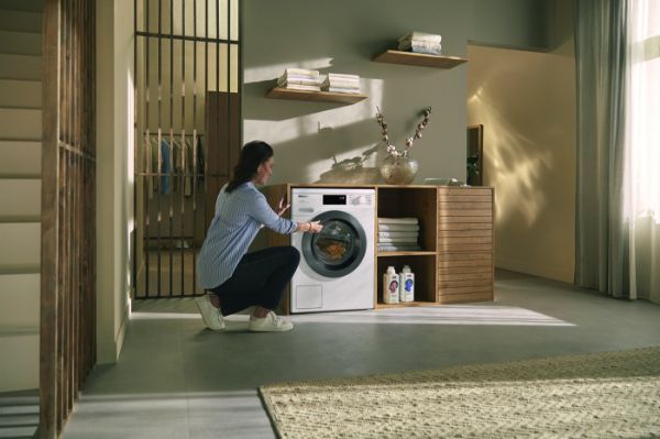 Miele WED385 WCS 9kg 1400 Spin Freestanding Washing Machine with SteamCare and QuickPowerWash_loading
