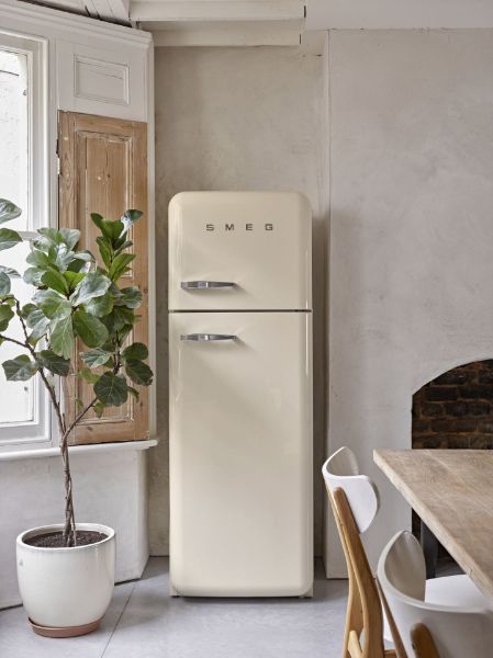 Smeg FAB30RCR5UK 60cm 50s Style Fridge Freezer Right Hand Hinge In Cream_lifestyle
