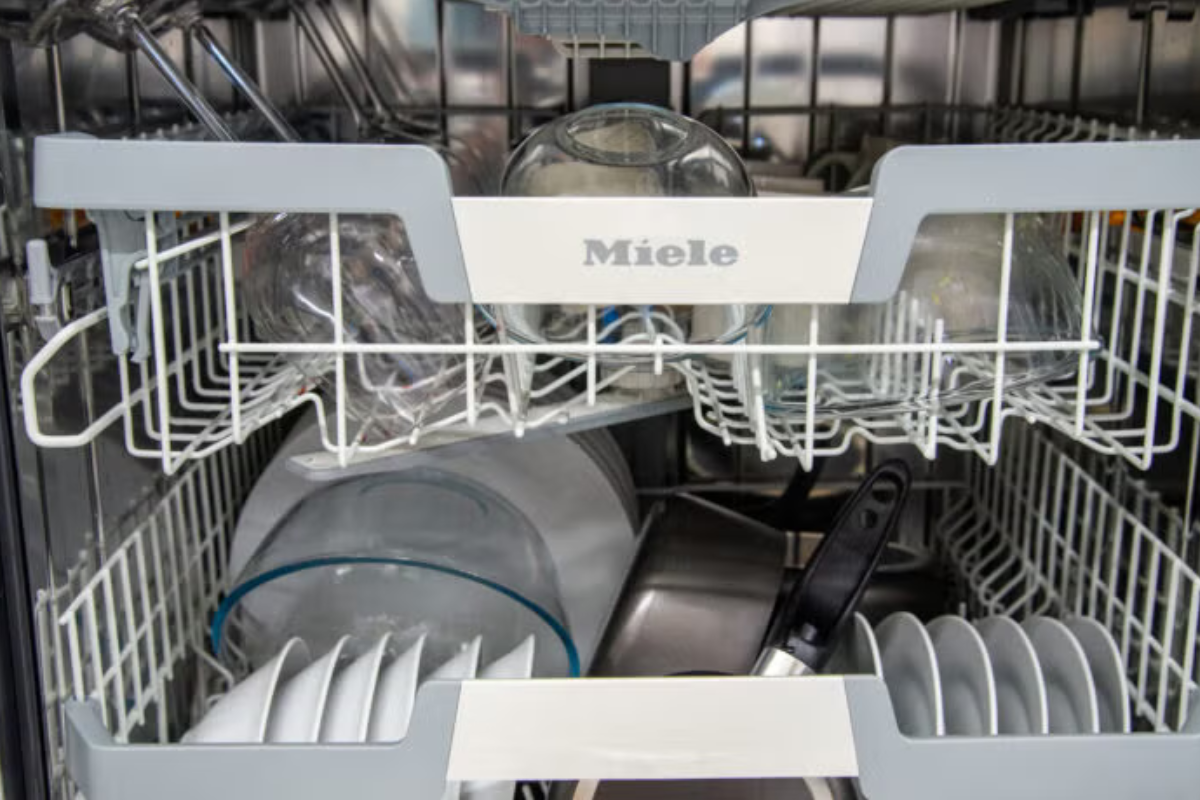 Introducing the G7160SCVi Miele Dishwasher - The Ultimate Kitchen Companion