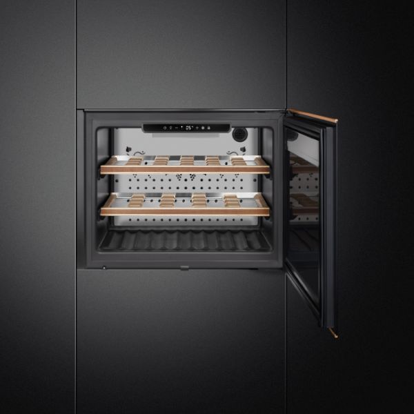 Smeg CVI621NR3 45cm Height Dolce Stil Novo Wine Cooler Reversible Hinge open