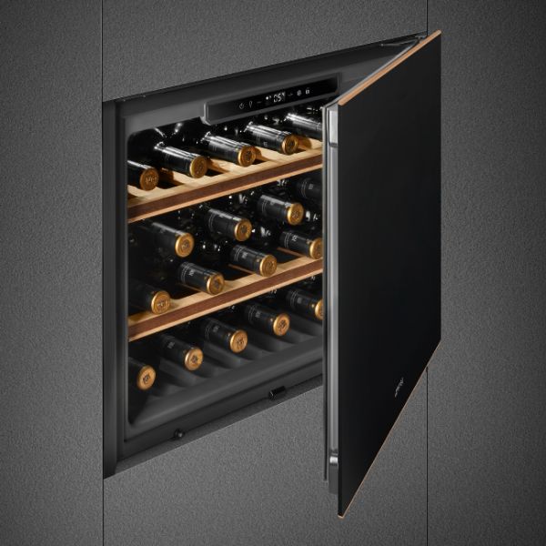 Smeg CVI621NR3 45cm Height Dolce Stil Novo Wine Cooler Reversible Hinge demo