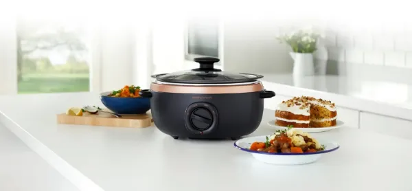 Morphy Richards 460016 3.5L Sear and Stew Slow Cooker - Grey_in use