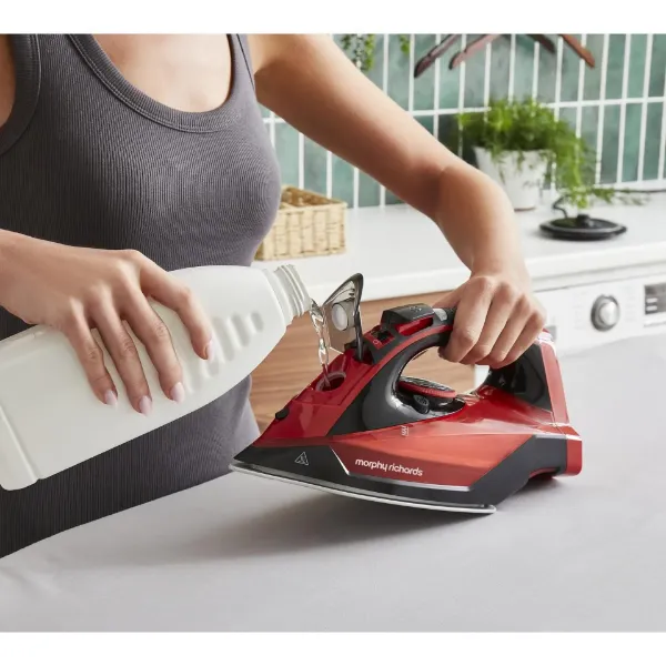 Morphy Richards 303250 EasyCharge Cordless Steam Iron - Red_kit