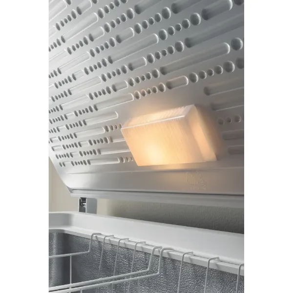 Hotpoint CS2A400HFMFA1 freestanding chest freezer: white_light