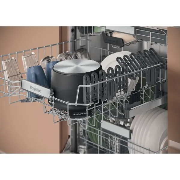 Hotpoint Hydroforce H8I HT59 LS UK Built in 14 Place Setting Dishwasher_upper basket