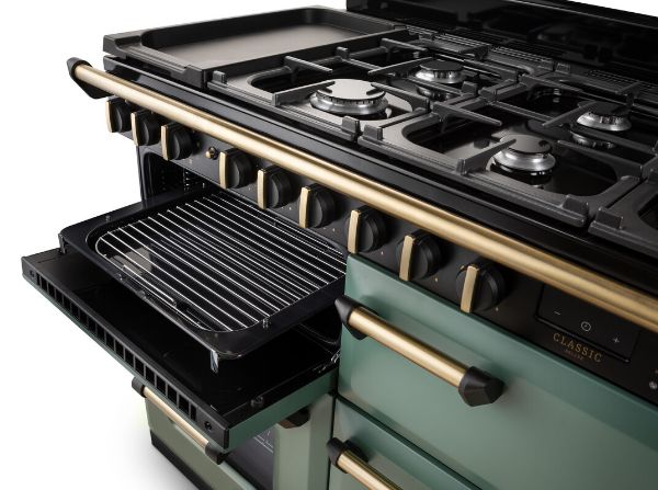 Rangemaster 18366 Classic Deluxe BC 110 Dual Fuel Range Cooker with Slow Cook Oven in Mineral Green with Antique Brass Trim - CLDLB110DFPMGR/AB1_grill