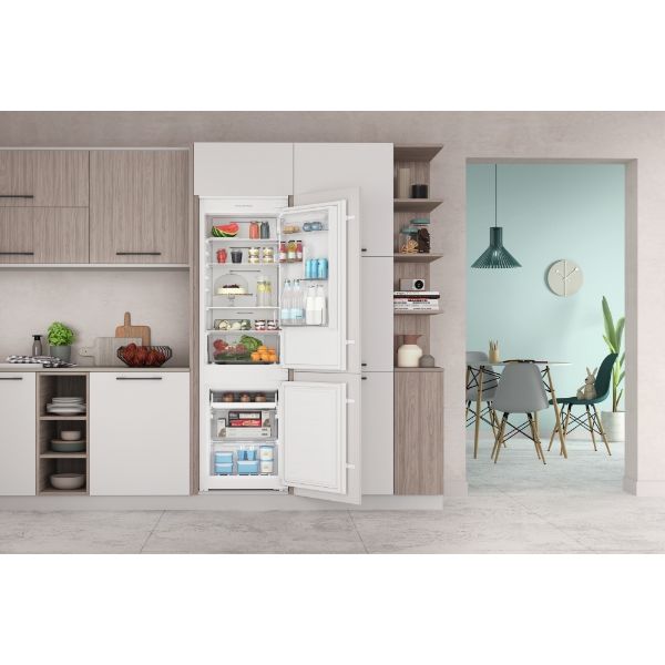 Indesit INC18 T112 UK Built in fridge freezer open 5
