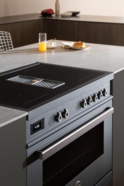 Bertazzoni Professional 90cm Single Aspirational Induction Range Cooker in Carbonio_Lifestyle1