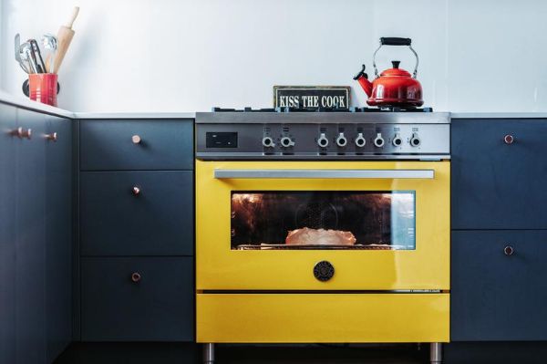 Bertazzoni Professional 90cm Single Aspirational Dual Fuel Range Cooker in Giallo_Lifestyle1