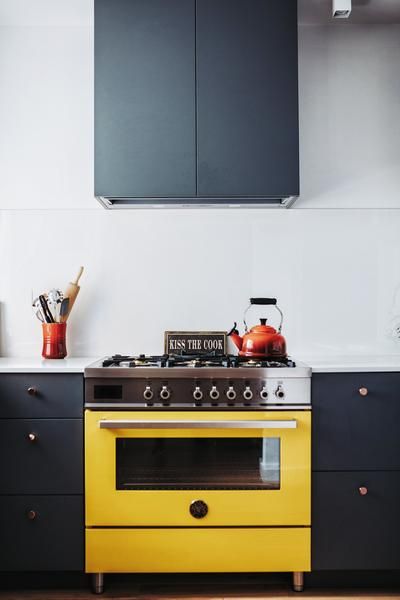 Bertazzoni Professional 90cm Single Aspirational Dual Fuel Range Cooker in Giallo_Lifestyle