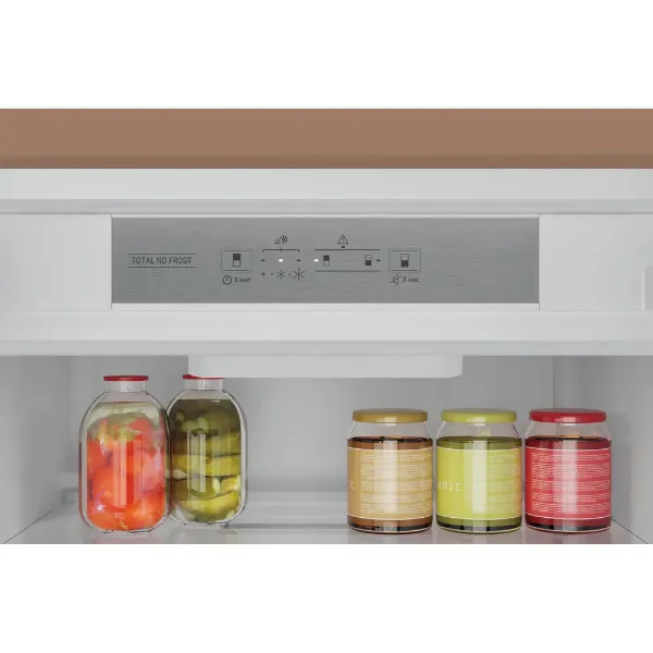Hotpoint HTC18 T322 UK built in fridge freezer drawers 3