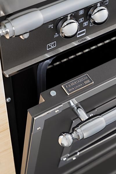 Bertazzoni Heritage 90cm Dual Fuel Range Cooker Single Oven in Matt Nero_Door