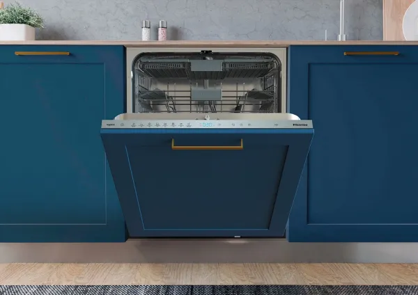 Hisense HV673C60UK 60cm Integrated Dishwasher - 16 Place Settings_open door installed