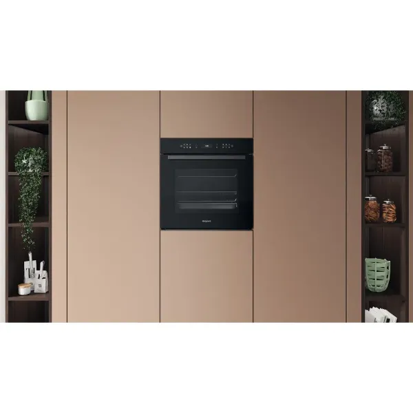 Hotpoint HOI68PT1SBUK 60cm Built-In Single Pyrolytic Oven with Active Multiflow and Air Fry_Lifestyle