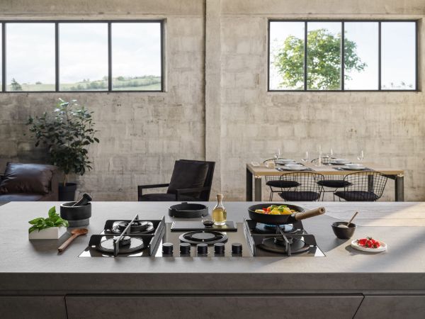 Elica NT-FLAME-EVO-BL NikolaTesla Flame 90cm Venting Gas Hob in Black_room view