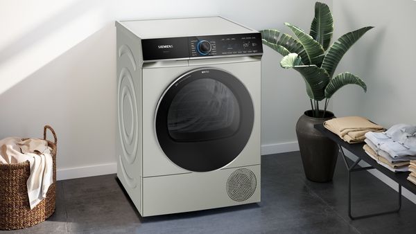 Siemens WQ46B2CXGB 9kg Heat Pump Tumble Dryer in Silver inox