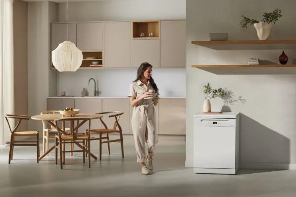 Miele G5811SC WH Full Size Freestanding Dishwasher in White