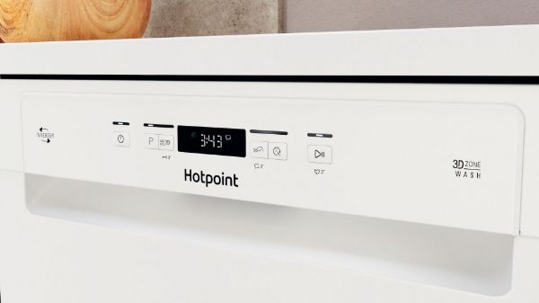 Hotpoint HFC 3C26 W C UK Freestanding Dishwasher with 14 Place Settings - White