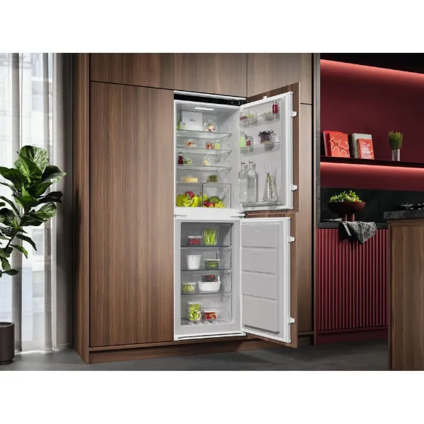 AEG NSC7T185ES 54.6cm 50/50 Built In Frost Free Fridge Freezer